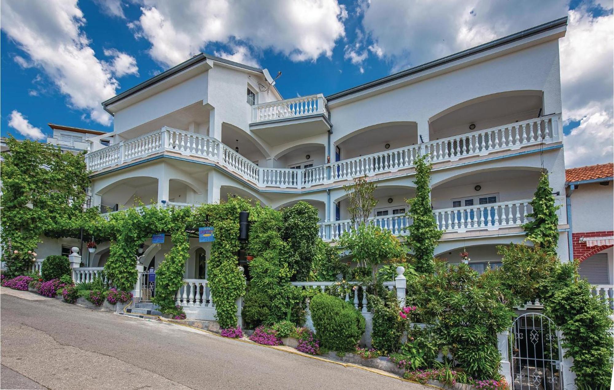 Stunning Apartment In Crikvenica With Wifi エクステリア 写真