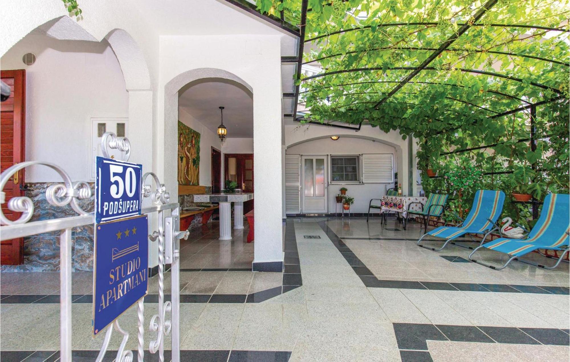 Stunning Apartment In Crikvenica With Wifi エクステリア 写真